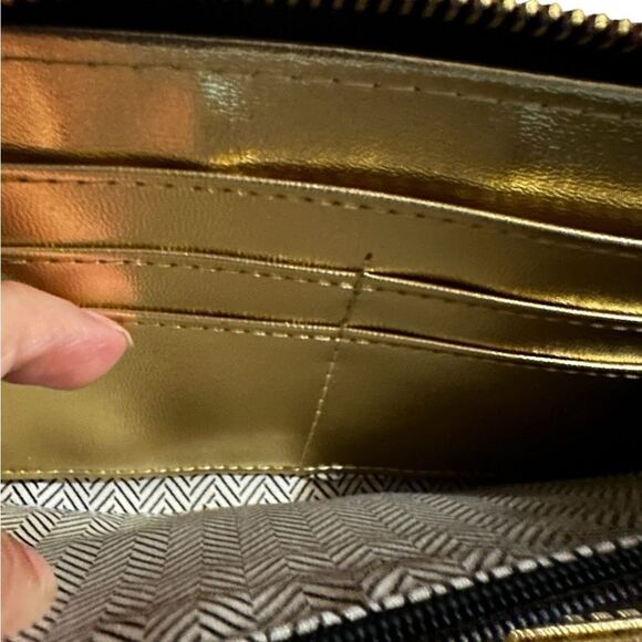 Steve Madden and Fossil wallets. Pre-loved in great conditions. - Picture 5 of 13
